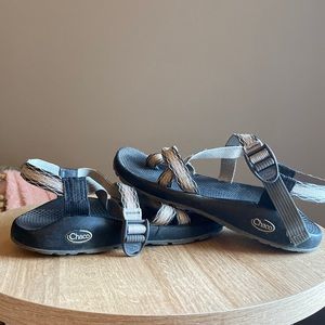 Black and White One strap Chacos